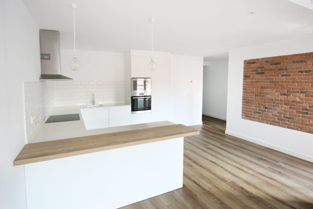 ameco-proyectos-reforma-integral-calle-albeniz-oviedo-cocina-open-concept