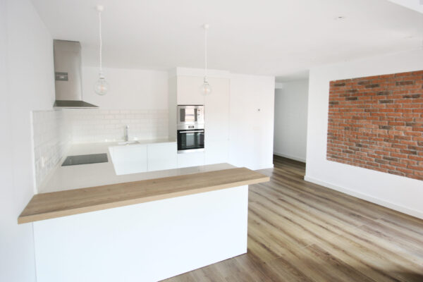 ameco-proyectos-reforma-integral-calle-albeniz-oviedo-cocina-open-concept