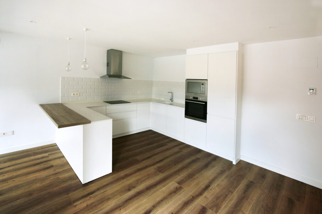 ameco-proyectos-reforma-integral-calle-albeniz-oviedo-cocina-open-concept2
