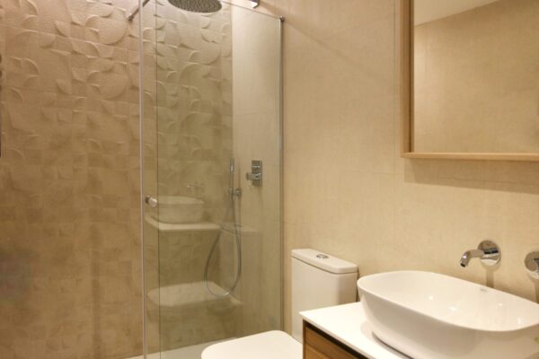 ameco-proyectos-reforma-integral-oviedo-amparo-pedregal-baño2