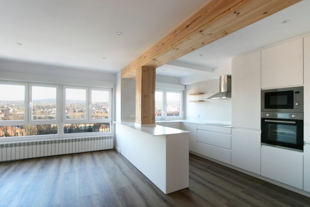 ameco-proyectos-reforma-integral-oviedo-amparo-pedregal-cocina-comedor-vistas