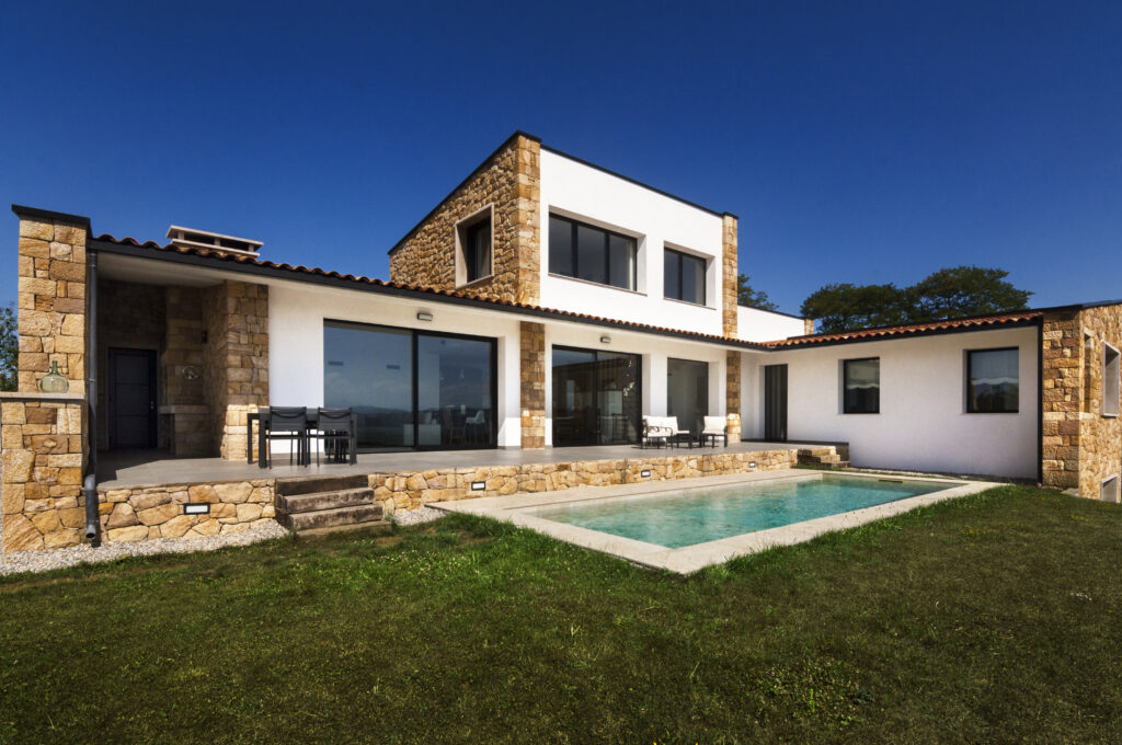 ameco-proyectos-obra-nueva-siero-exterior-piscina