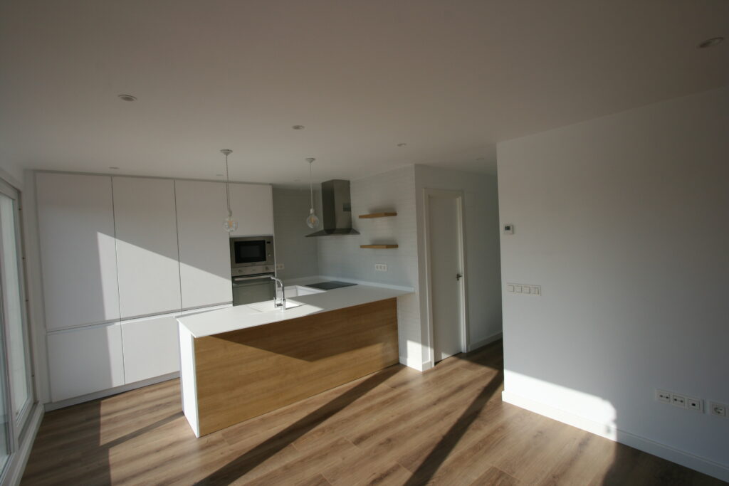 ameco-proyectos-reforma-integral-oviedo-atico-cocina-open-concept