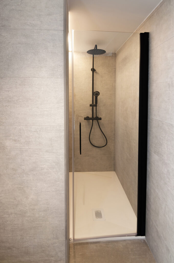 ameco-proyectos-reforma-integral-oviedo-llano-ponte-baño-ducha