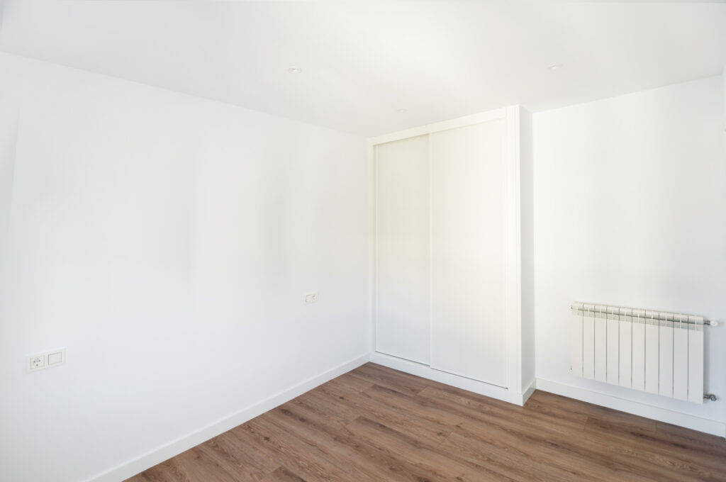 ameco-proyectos-reforma-integral-oviedo-llano-ponte-habitacion-interior-armario