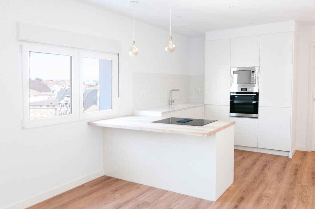 ameco-proyectos-reforma-integral-oviedo-llano-ponte-vestidor-cocina-open-concept