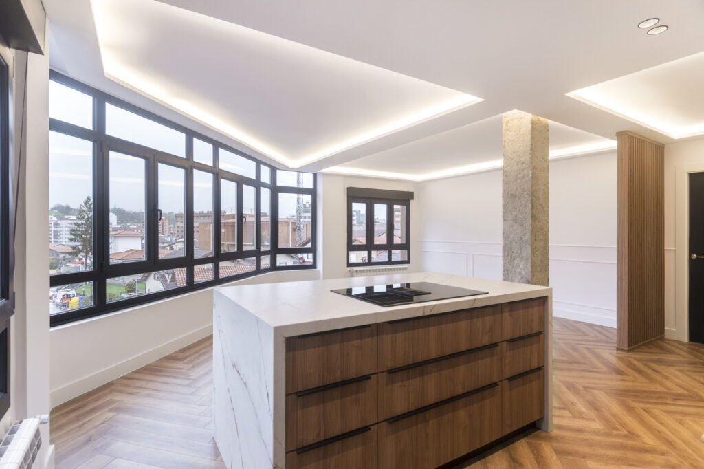 ameco-proyectos-reforma-integral-siero-vivienda-fausto-vigil-salon-cocina-isla2