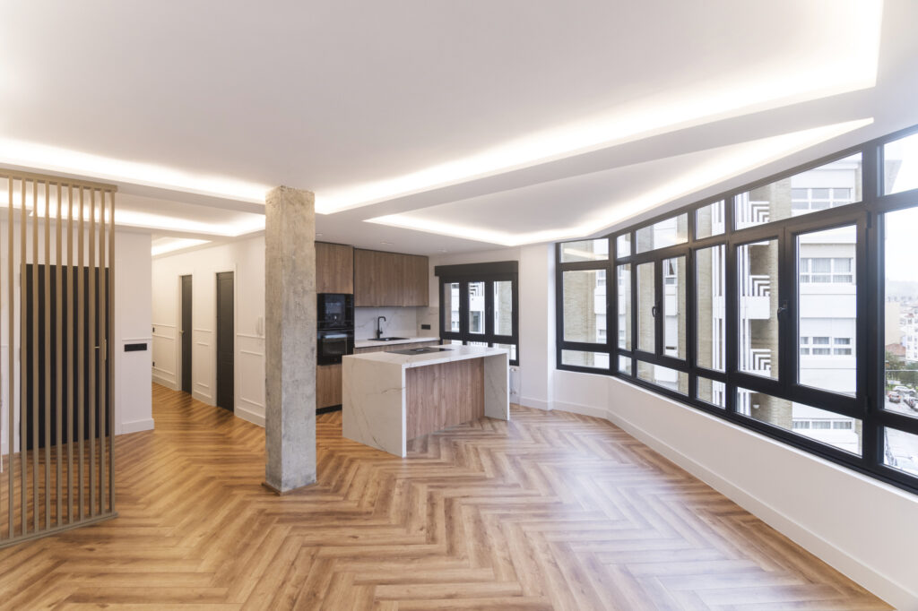 ameco-proyectos-reforma-integral-siero-vivienda-fausto-vigil-salon-cocina-panoramica