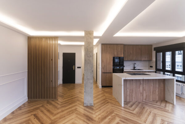 ameco-proyectos-reforma-integral-siero-vivienda-fausto-vigil-salon-cocina-panoramica2